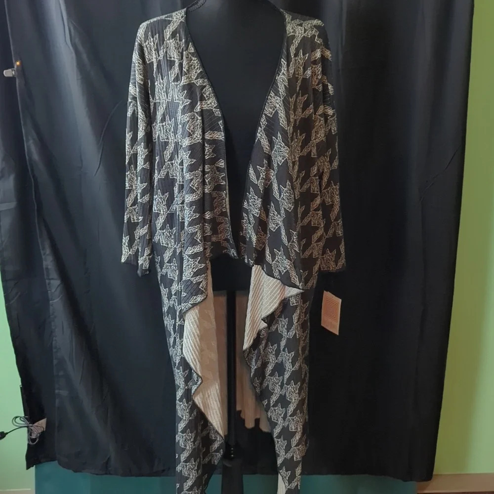Lularoe‎ Kimono. Large. NWT